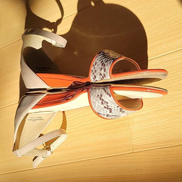 Size 9 Sandals Orange Taupe Snakeskin Print - Picture 2 of 5